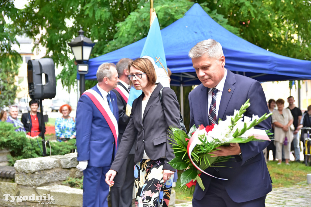 Uroczystość przy pomniku św. Małgorzaty w Tucholi