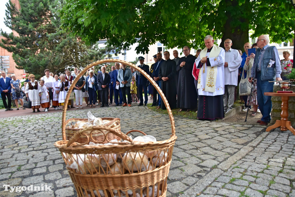 Uroczystość przy pomniku św. Małgorzaty w Tucholi