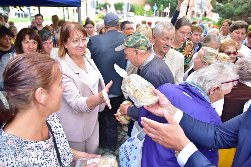 Uroczystość przy pomniku św. Małgorzaty w Tucholi