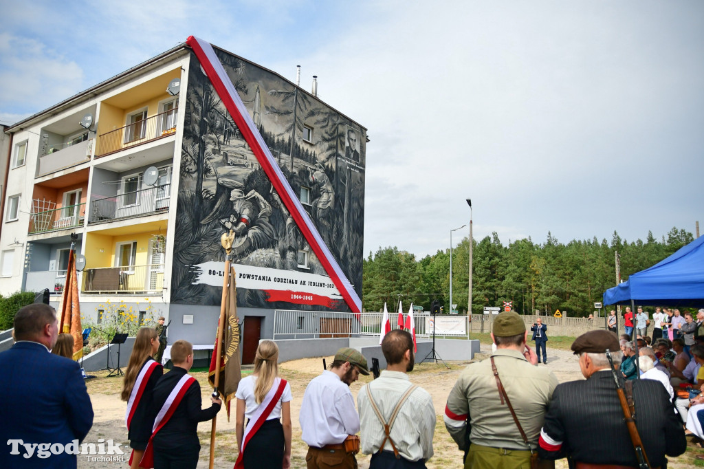 Odsłonięcie historycznego muralu i uroczystość w Wierzchucinie