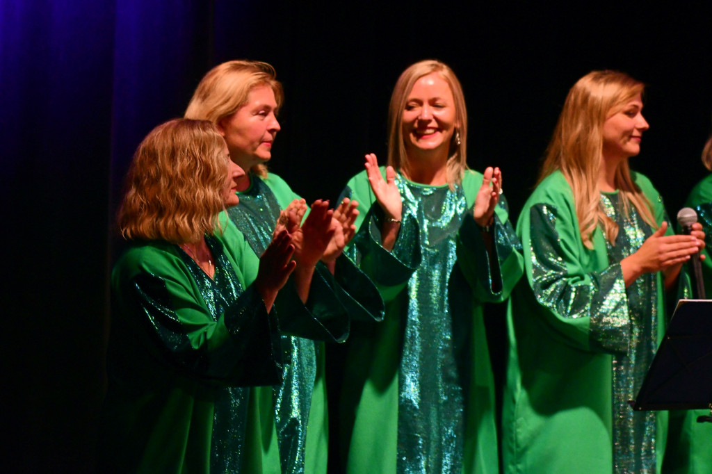 Chór Gospel Ave w Kinie Sokół w Tucholi