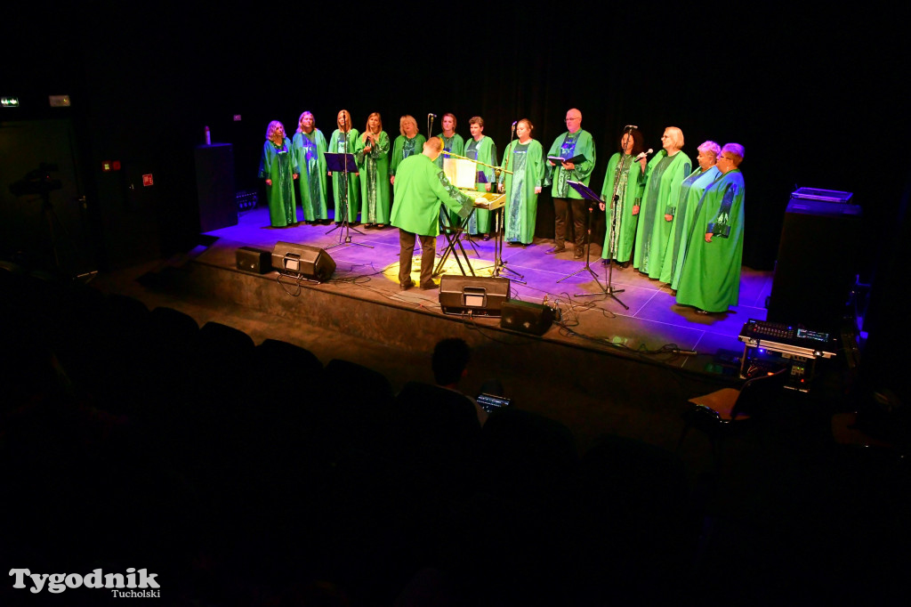 Chór Gospel Ave w Kinie Sokół w Tucholi