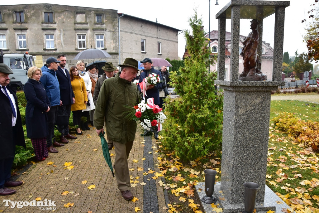 Śliwice: złożyli kwiaty przy figurze św. Hubert