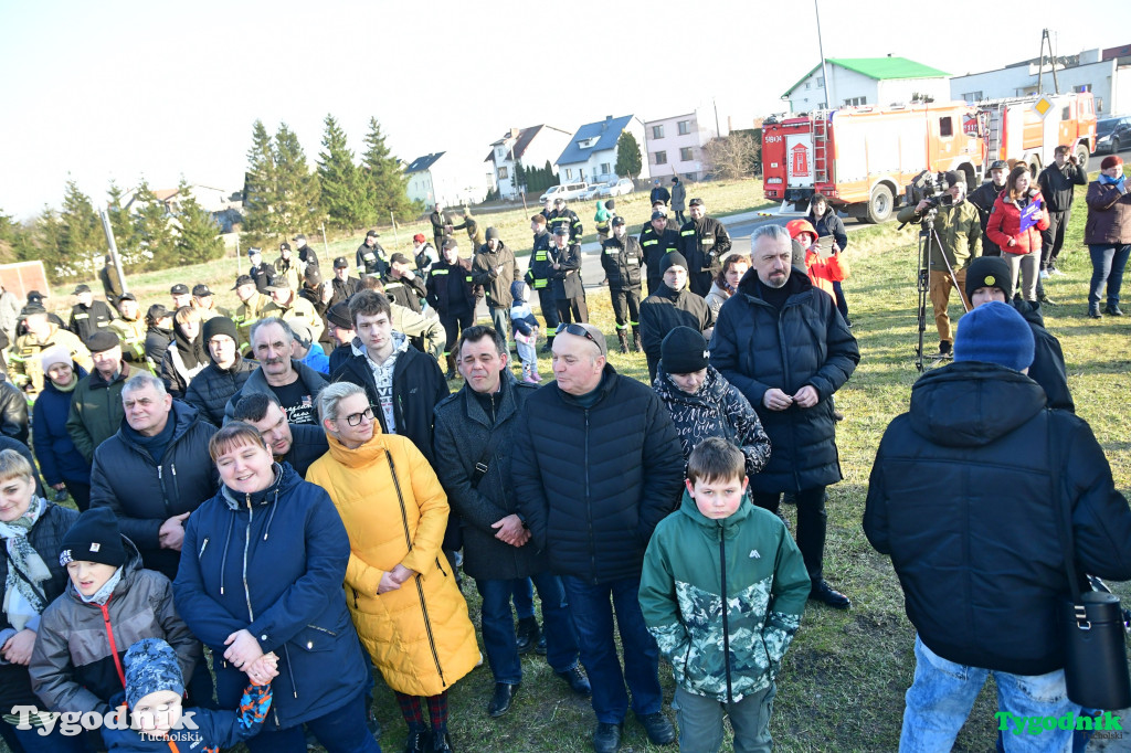 Nowy wóz OSP Lubiewo. Huczna uroczystość