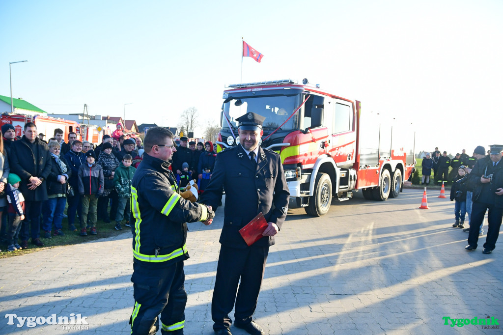 Nowy wóz OSP Lubiewo. Huczna uroczystość