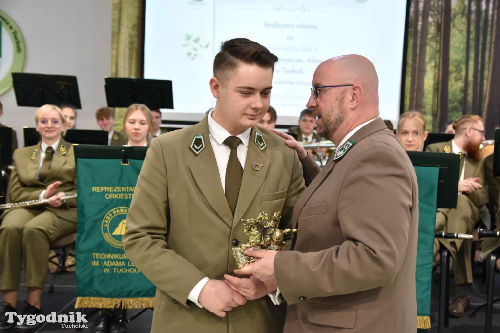 Tuchola:  Pożegnanie absolwentów Technikum Leśnego