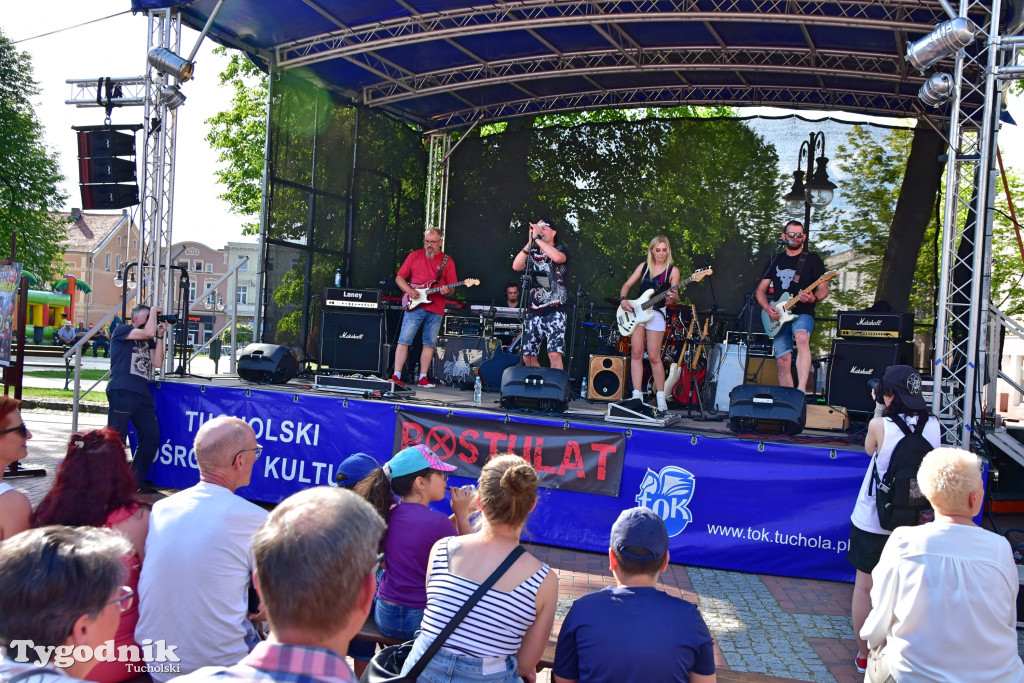 Rynek w Tucholi zapełnił się. Postulat i Żuki zagrały na majówkę