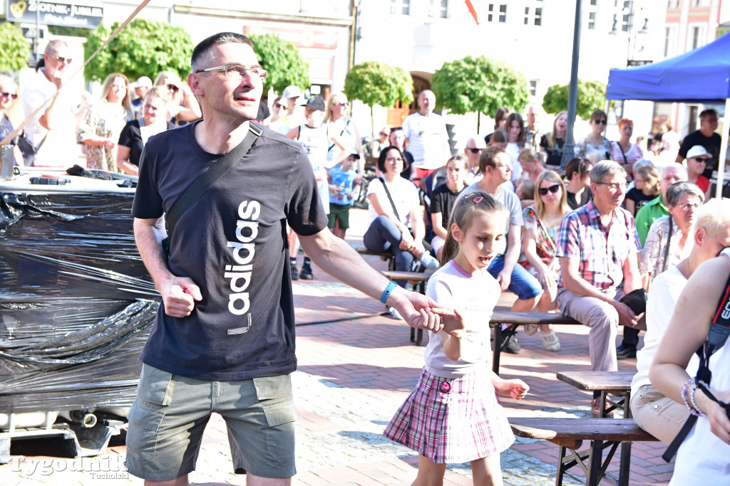 Rynek w Tucholi zapełnił się. Postulat i Żuki zagrały na majówkę