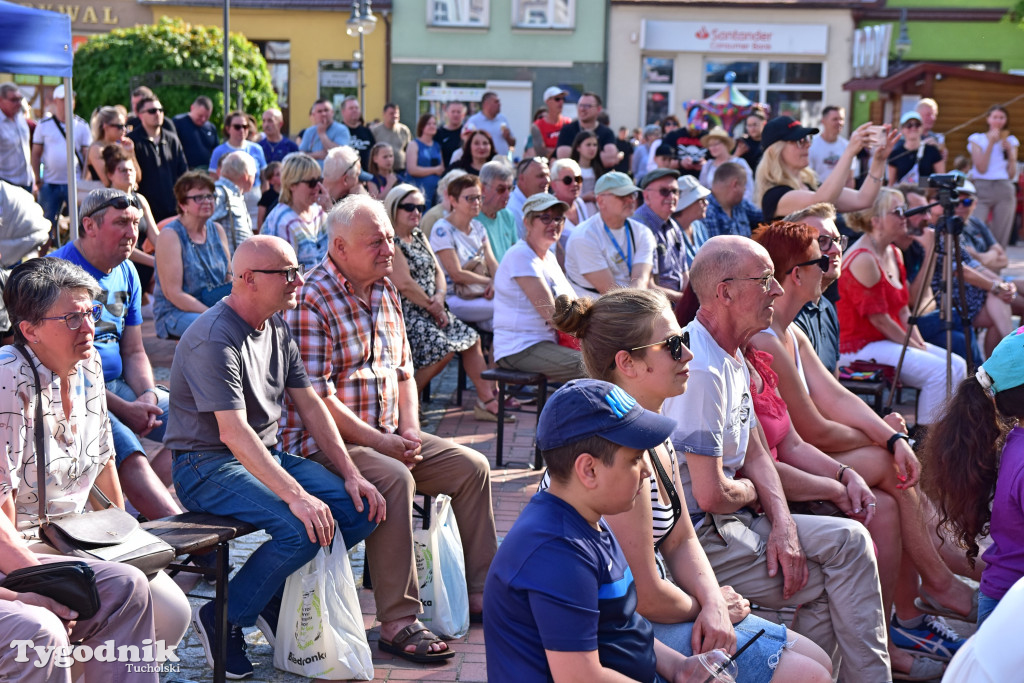 Rynek w Tucholi zapełnił się. Postulat i Żuki zagrały na majówkę