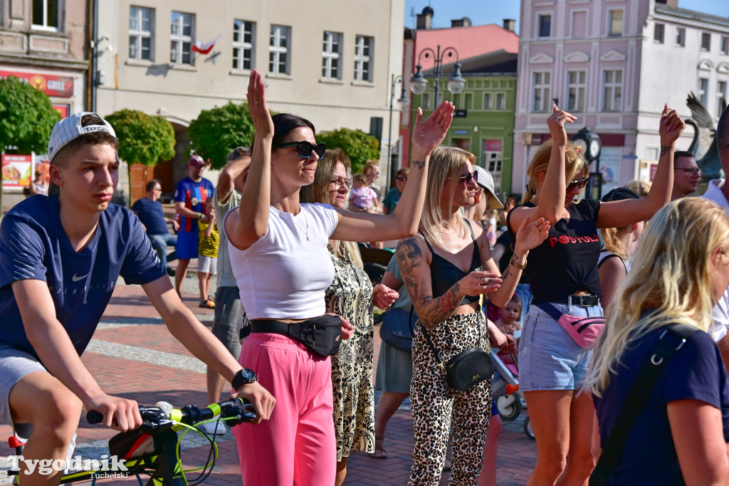 Rynek w Tucholi zapełnił się. Postulat i Żuki zagrały na majówkę