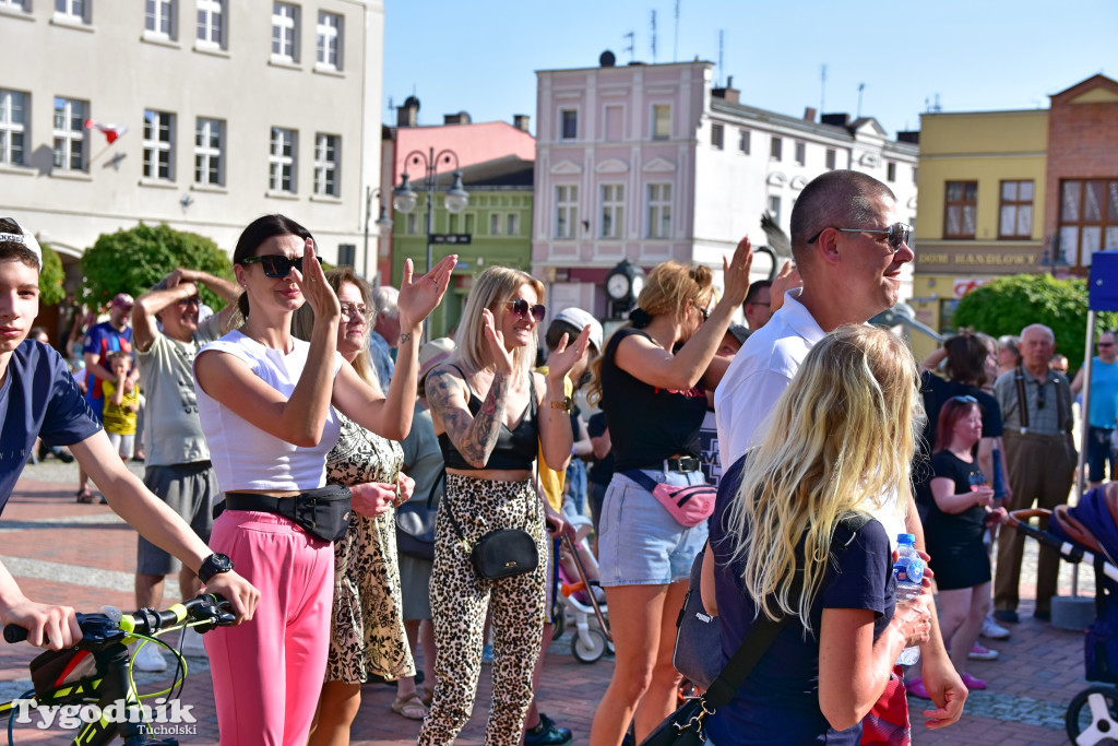 Rynek w Tucholi zapełnił się. Postulat i Żuki zagrały na majówkę