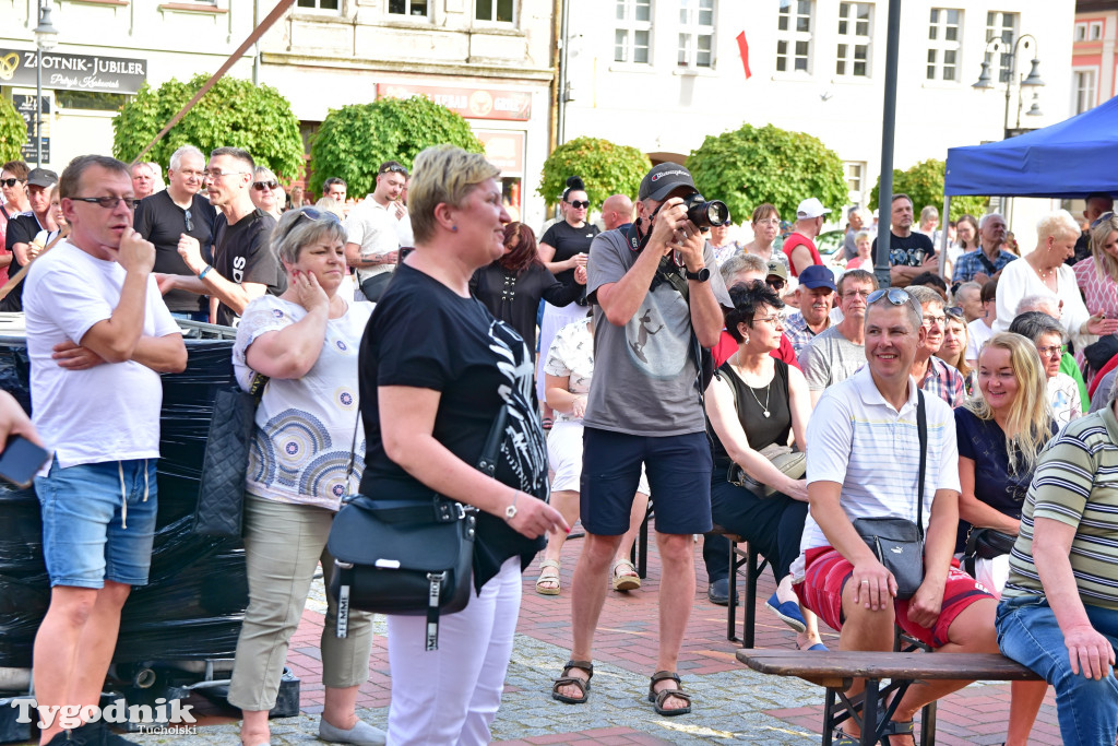 Rynek w Tucholi zapełnił się. Postulat i Żuki zagrały na majówkę