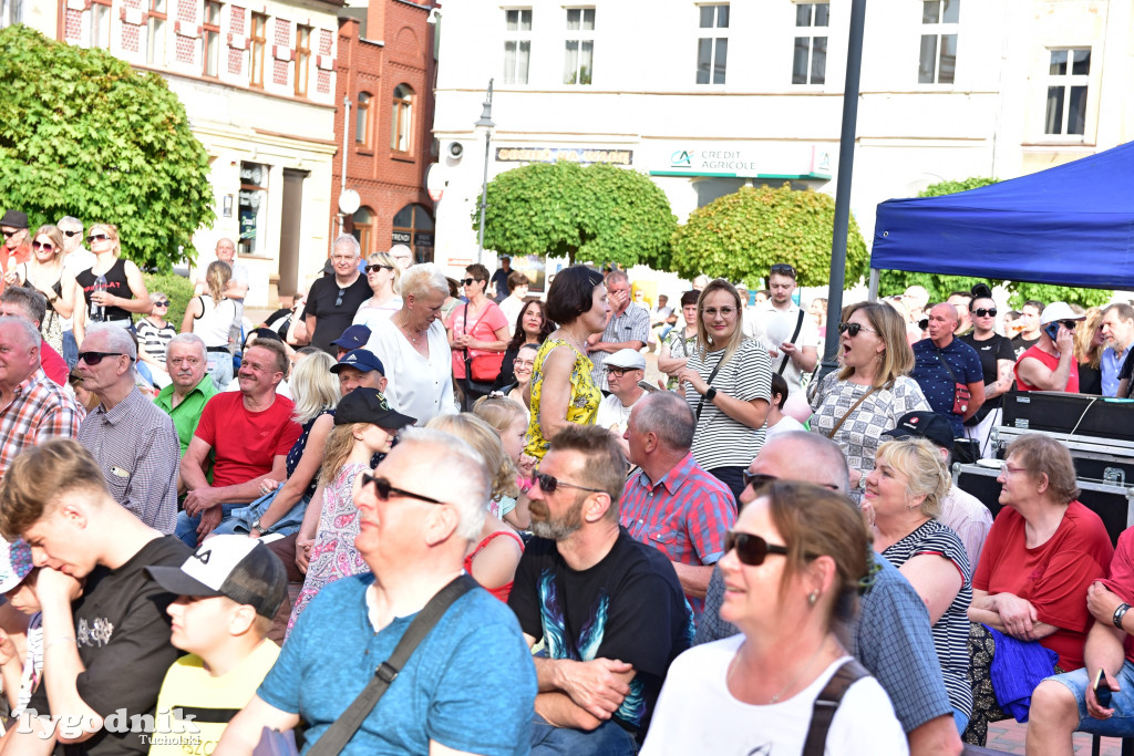 Rynek w Tucholi zapełnił się. Postulat i Żuki zagrały na majówkę