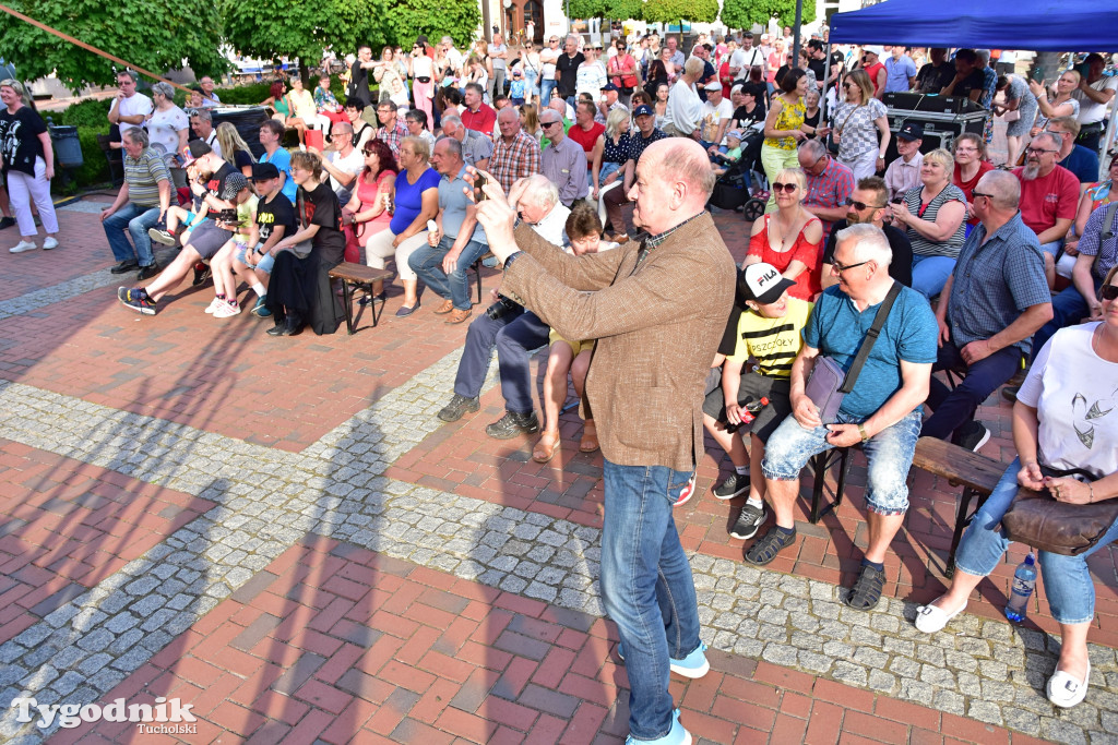 Rynek w Tucholi zapełnił się. Postulat i Żuki zagrały na majówkę