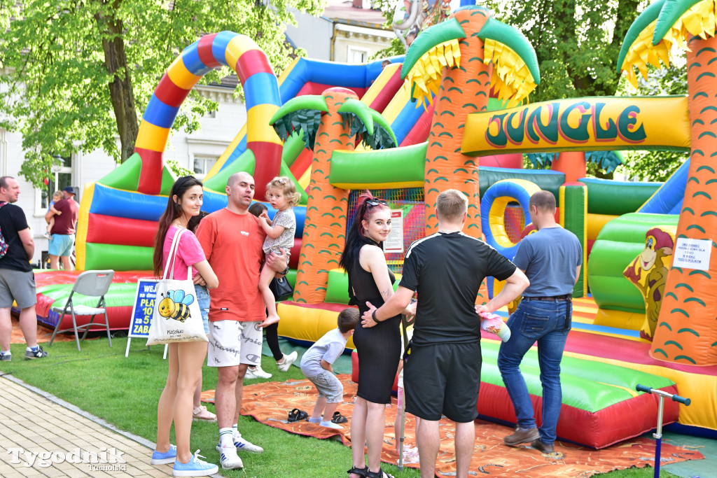 Rynek w Tucholi zapełnił się. Postulat i Żuki zagrały na majówkę