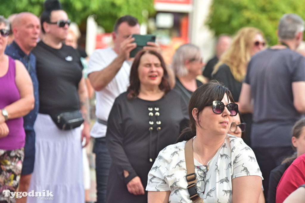 Rynek w Tucholi zapełnił się. Postulat i Żuki zagrały na majówkę