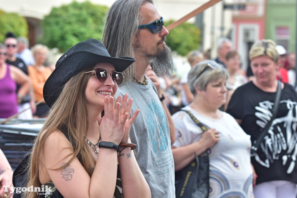 Rynek w Tucholi zapełnił się. Postulat i Żuki zagrały na majówkę