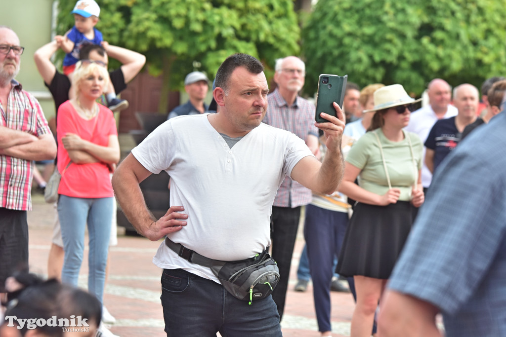 Rynek w Tucholi zapełnił się. Postulat i Żuki zagrały na majówkę