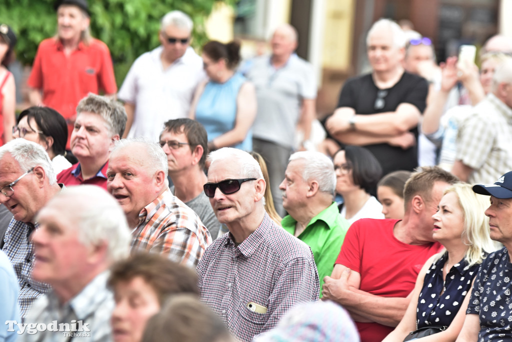 Rynek w Tucholi zapełnił się. Postulat i Żuki zagrały na majówkę