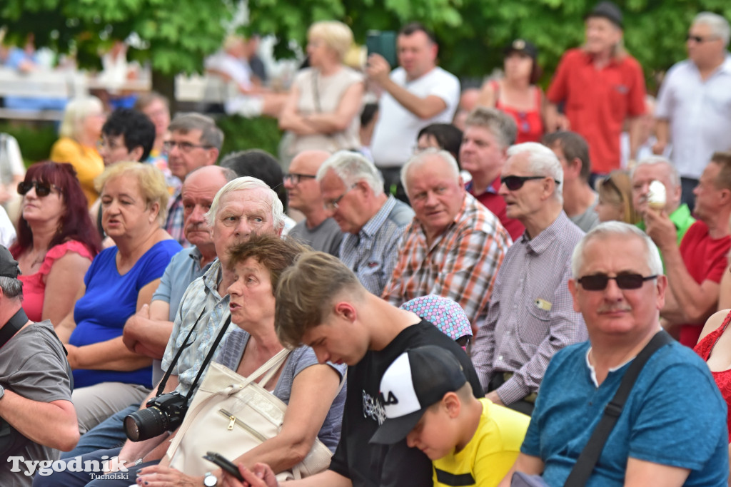 Rynek w Tucholi zapełnił się. Postulat i Żuki zagrały na majówkę