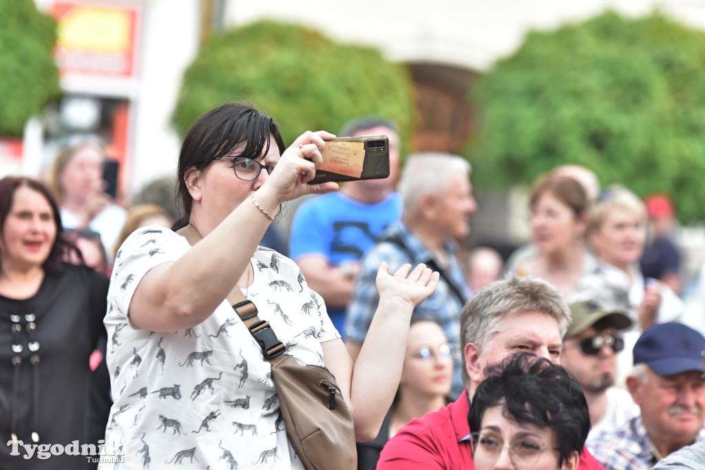 Rynek w Tucholi zapełnił się. Postulat i Żuki zagrały na majówkę