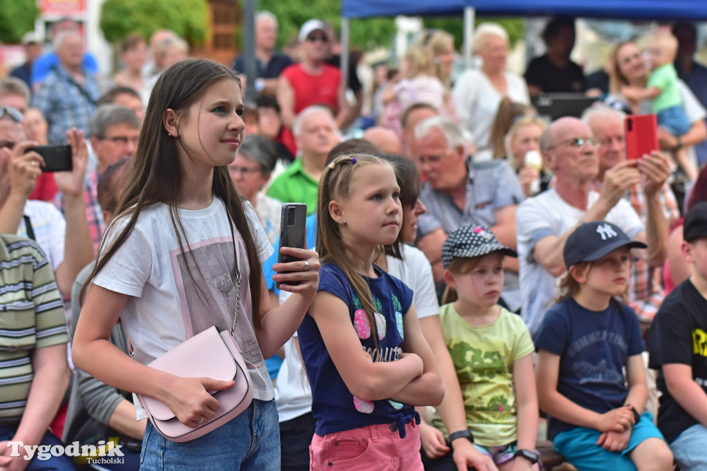 Rynek w Tucholi zapełnił się. Postulat i Żuki zagrały na majówkę