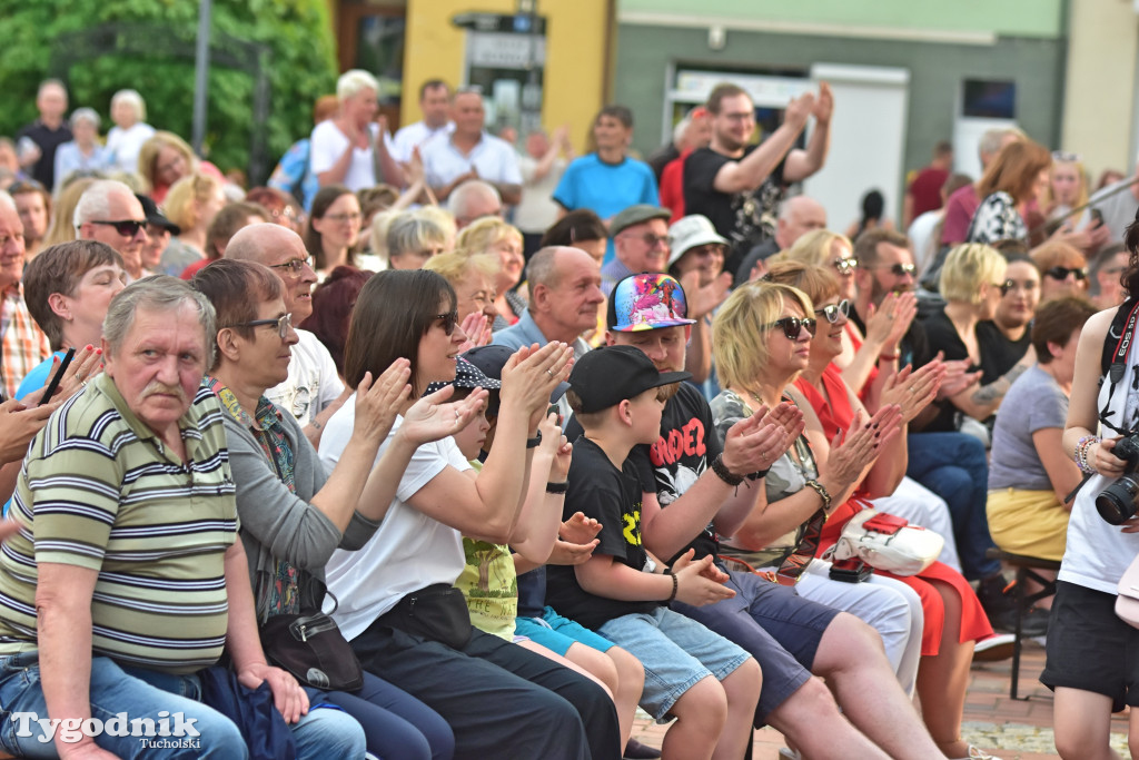 Rynek w Tucholi zapełnił się. Postulat i Żuki zagrały na majówkę