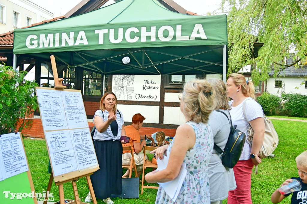 Malowanie pod pomnikiem św. Małgorzaty w Tucholi