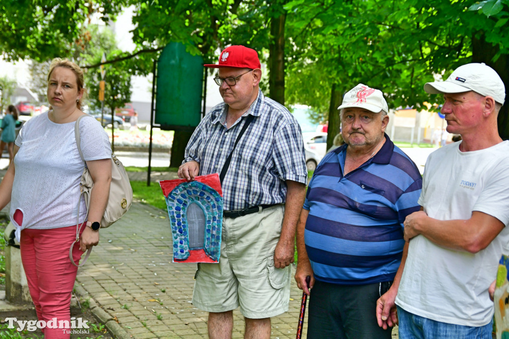 Malowanie pod pomnikiem św. Małgorzaty w Tucholi