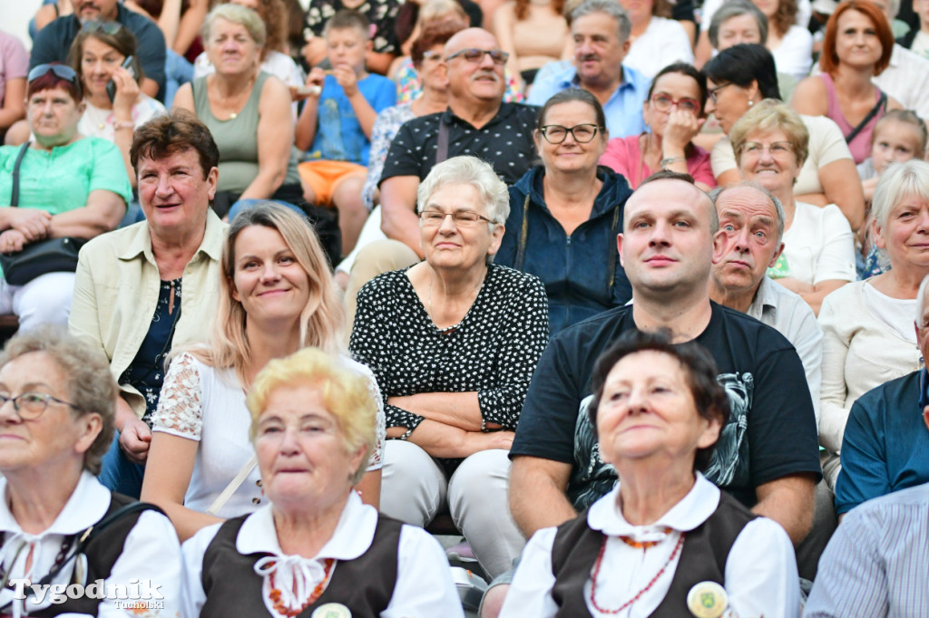 Dożynki gminne w Cekcynie - występ Świetlicowych Babeczek