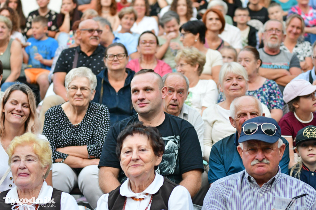 Dożynki gminne w Cekcynie - występ Świetlicowych Babeczek