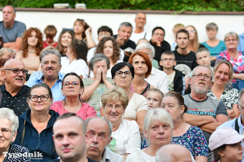 Dożynki gminne w Cekcynie - występ Świetlicowych Babeczek