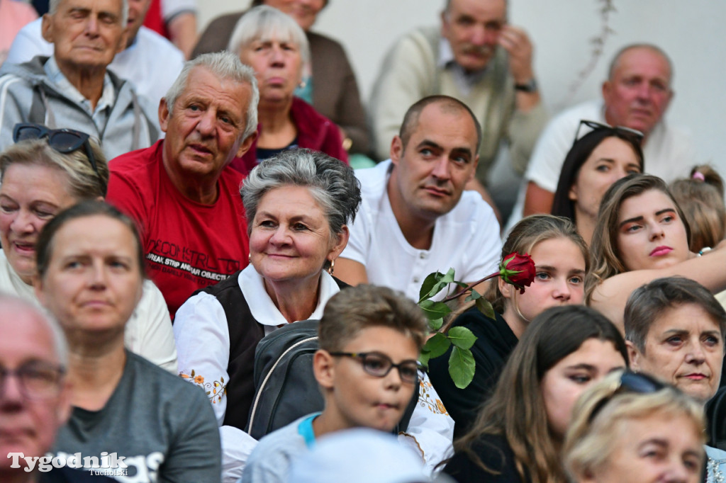 Dożynki gminne w Cekcynie - występ Świetlicowych Babeczek