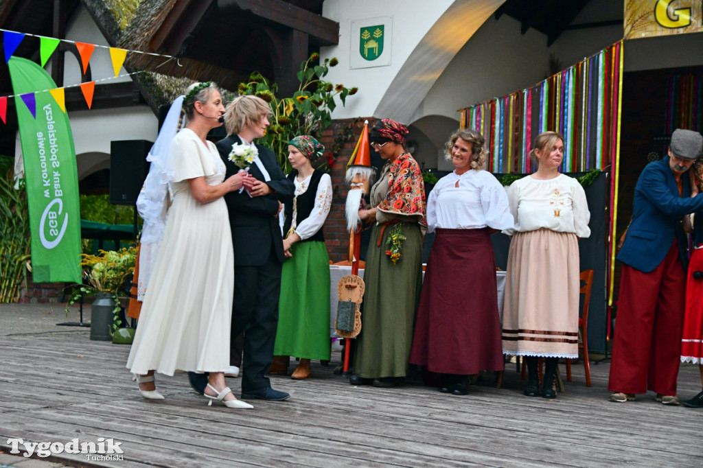 Dożynki gminne w Cekcynie - występ Świetlicowych Babeczek