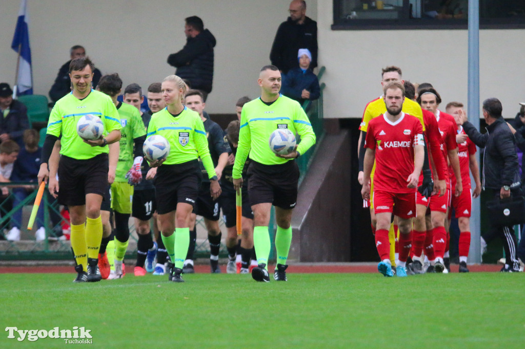 Klasa A: Tucholanka Kaemde Tuchola - Gwiazda Bydgoszcz 4:2 (1:0). Bramki: Orzechowski (10,50,83), Galiński (71)