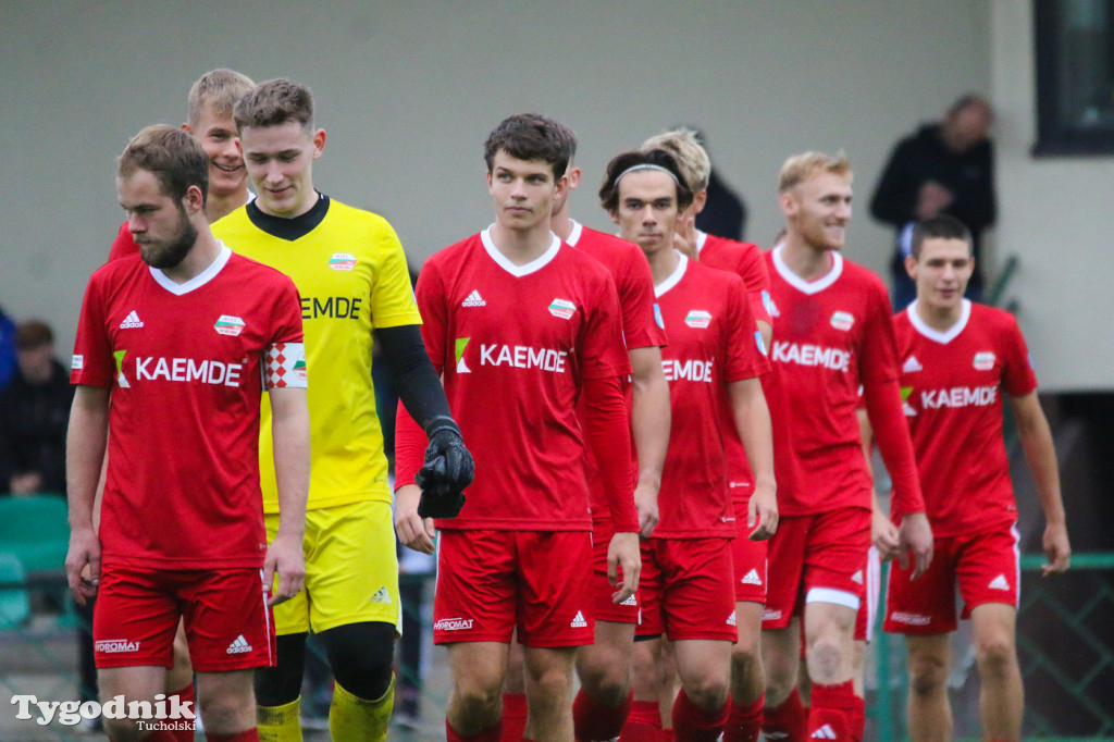 Klasa A: Tucholanka Kaemde Tuchola - Gwiazda Bydgoszcz 4:2 (1:0). Bramki: Orzechowski (10,50,83), Galiński (71)