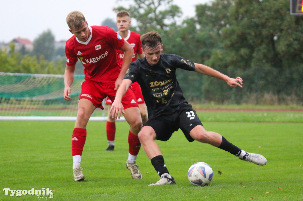 Klasa A: Tucholanka Kaemde Tuchola - Gwiazda Bydgoszcz 4:2 (1:0). Bramki: Orzechowski (10,50,83), Galiński (71)