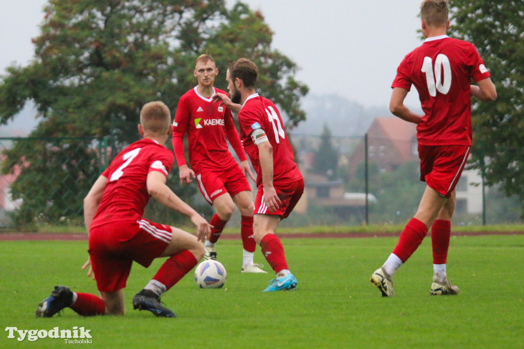 Klasa A: Tucholanka Kaemde Tuchola - Gwiazda Bydgoszcz 4:2 (1:0). Bramki: Orzechowski (10,50,83), Galiński (71)