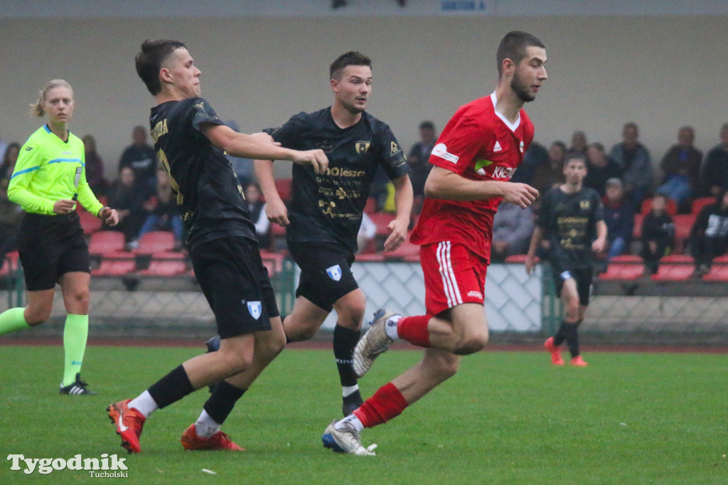 Klasa A: Tucholanka Kaemde Tuchola - Gwiazda Bydgoszcz 4:2 (1:0). Bramki: Orzechowski (10,50,83), Galiński (71)