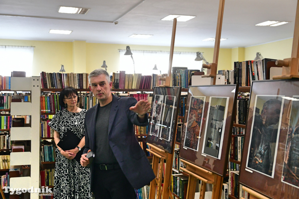 Biblioteka w Tucholi - wystawa fotografii Adama Korytowskiego