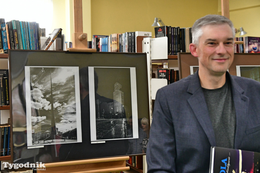 Biblioteka w Tucholi - wystawa fotografii Adama Korytowskiego