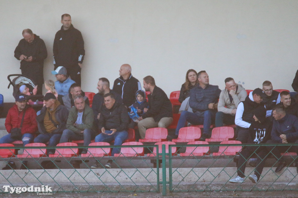 Klasa A: Tucholanka Kaemde Tuchola - Piaski Bydgoszcz 4:2 (2:2).