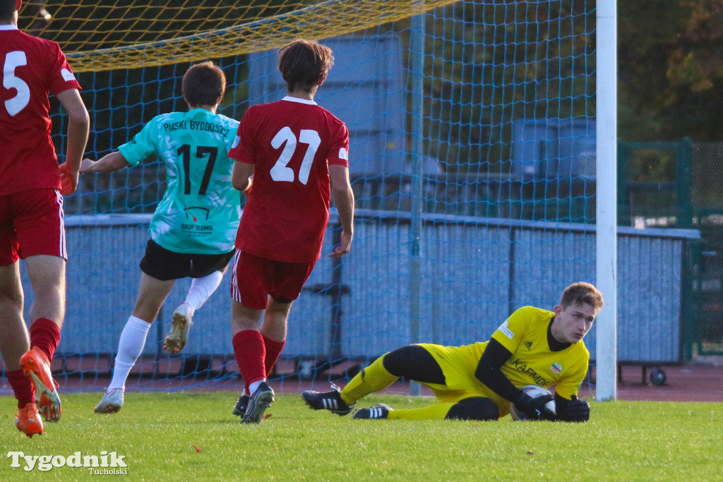 Klasa A: Tucholanka Kaemde Tuchola - Piaski Bydgoszcz 4:2 (2:2).