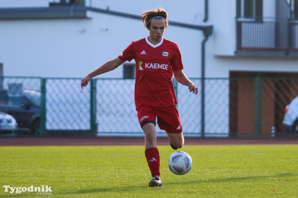Klasa A: Tucholanka Kaemde Tuchola - Piaski Bydgoszcz 4:2 (2:2).