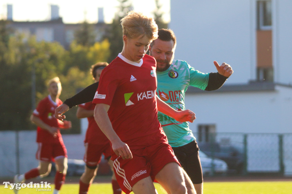 Klasa A: Tucholanka Kaemde Tuchola - Piaski Bydgoszcz 4:2 (2:2).