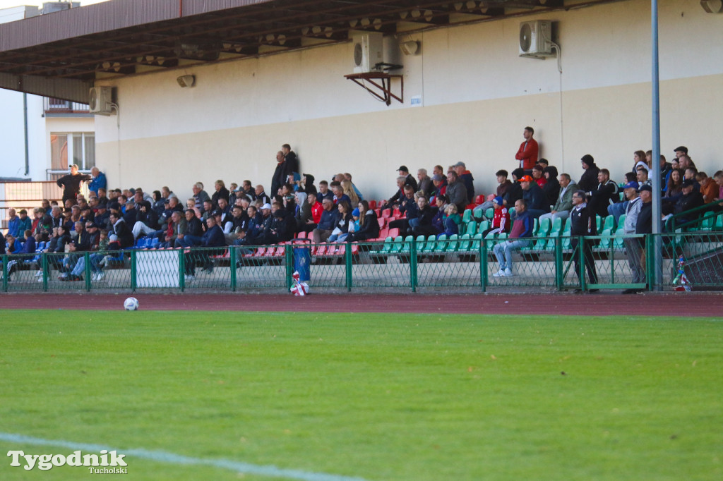 Klasa A: Tucholanka Kaemde Tuchola - Piaski Bydgoszcz 4:2 (2:2).