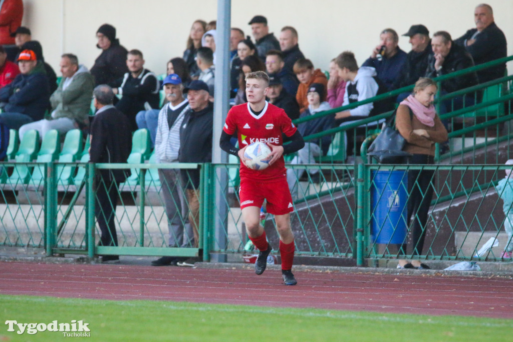 Klasa A: Tucholanka Kaemde Tuchola - Piaski Bydgoszcz 4:2 (2:2).
