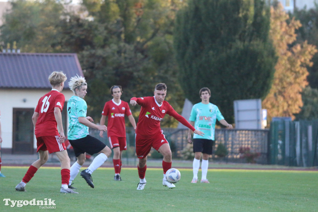 Klasa A: Tucholanka Kaemde Tuchola - Piaski Bydgoszcz 4:2 (2:2).