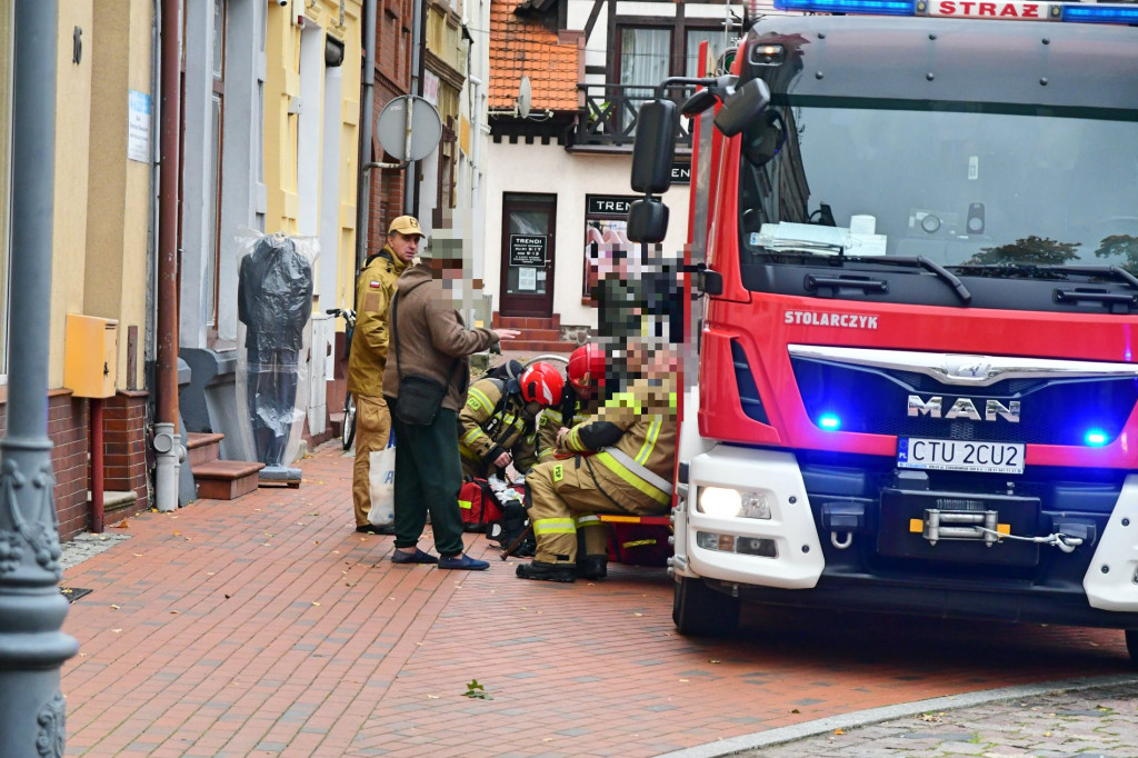 Tuchola, rynek, interwencja straży w jednej z kamienic (14.10)