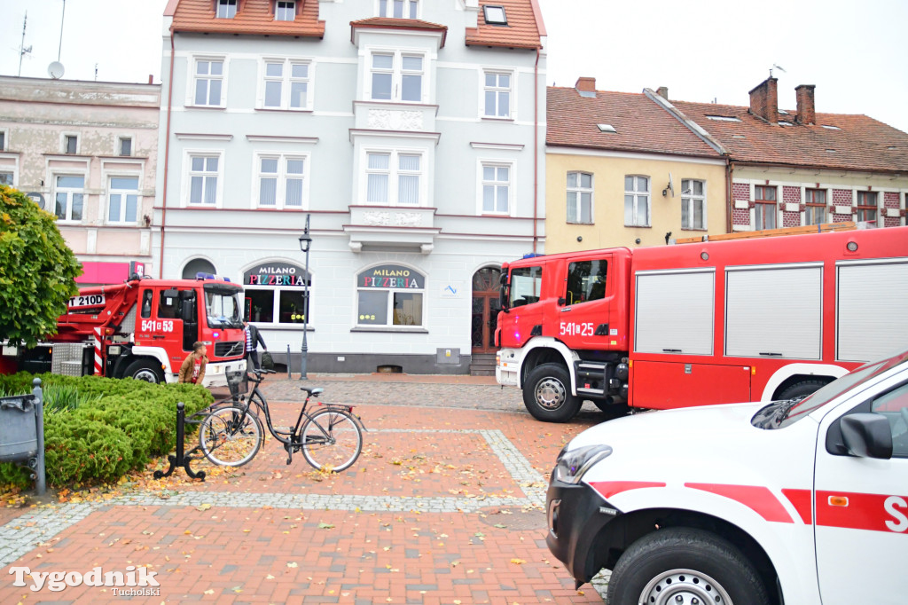 Tuchola, rynek, interwencja straży w jednej z kamienic (14.10)